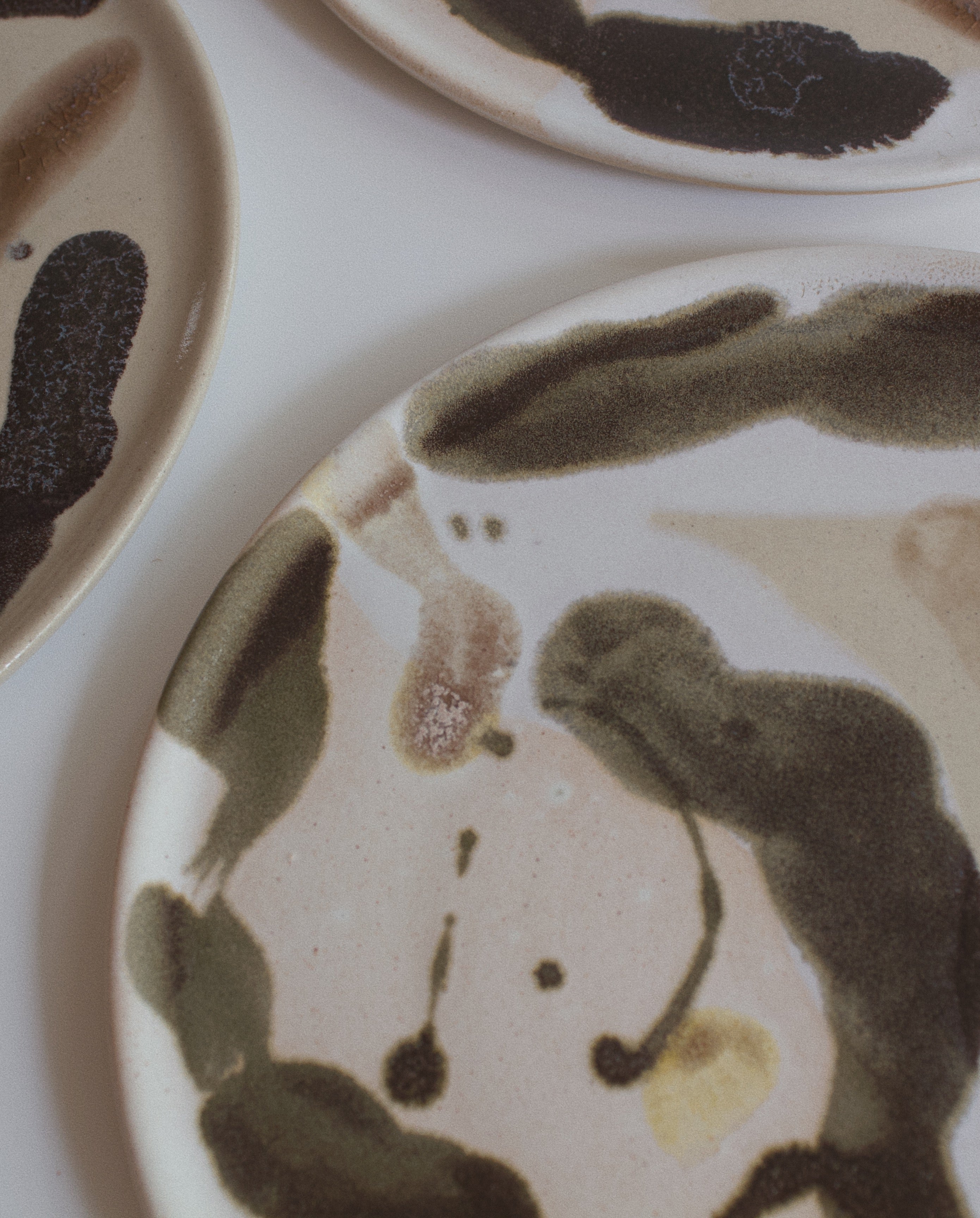 Glazed plates - set