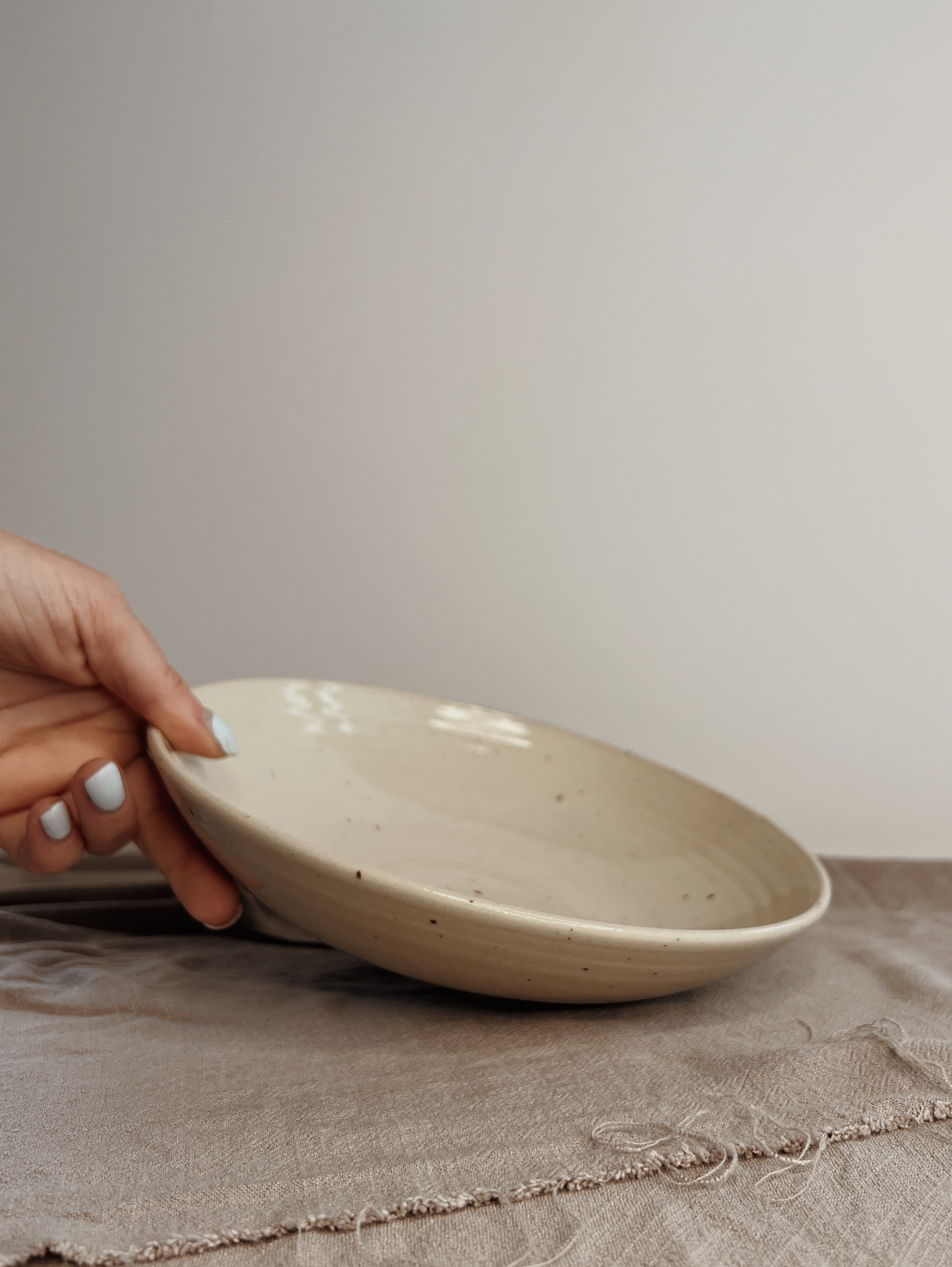 Schaal - off white speckled