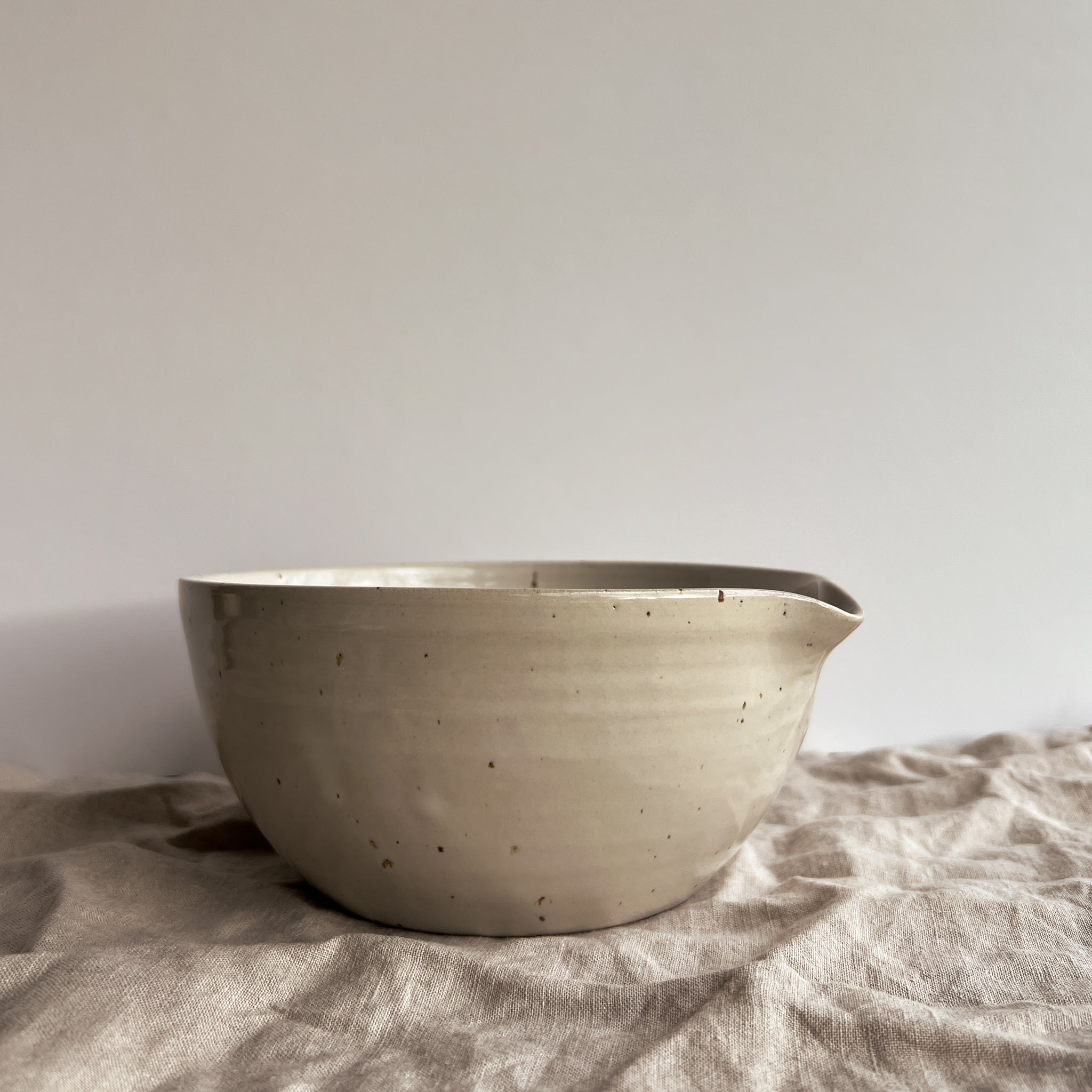 Mixing bowl